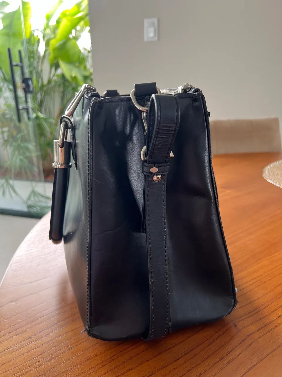 Bolsa Lorena Schütz couro preta grande  - Foto 3