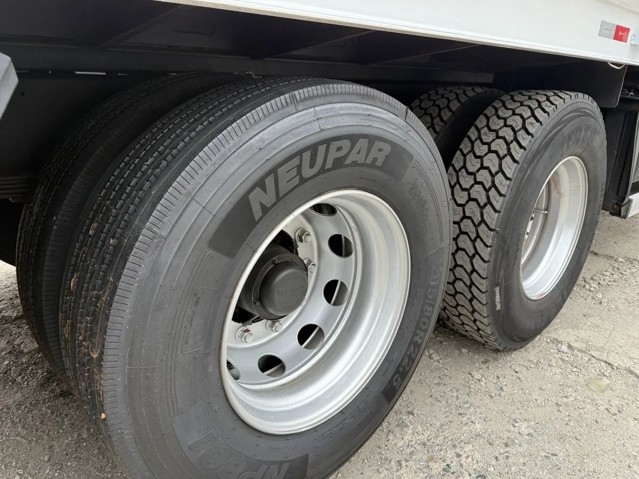 Vw 30330 2023 plataforma prancha guincho 68.000km bitruck  - Foto 7
