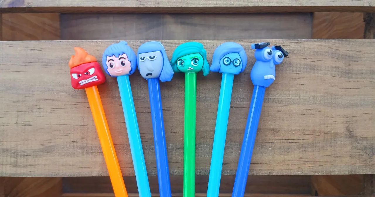 Kit com 6 Canetas Personagens Divertidamente  - Foto 2