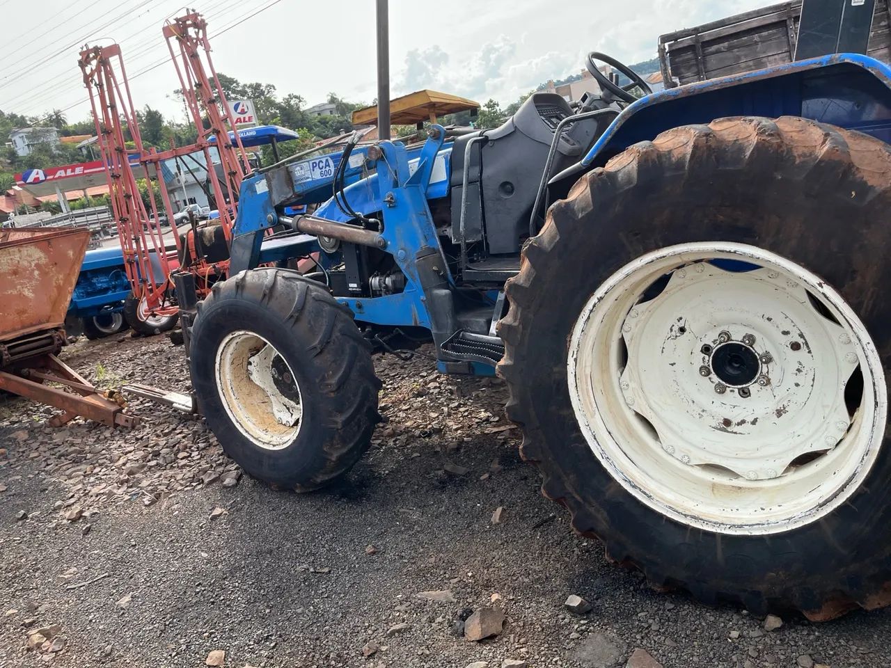 Trator TL 85 com Garfo e conjunto Hidráulico  - Foto 3