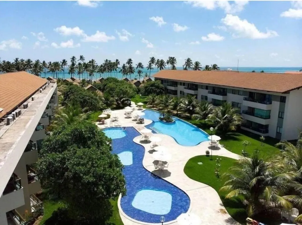 PRAIA DOS CARNEIROS - Flat com 45 m² sendo 1 quarto mobiliado
