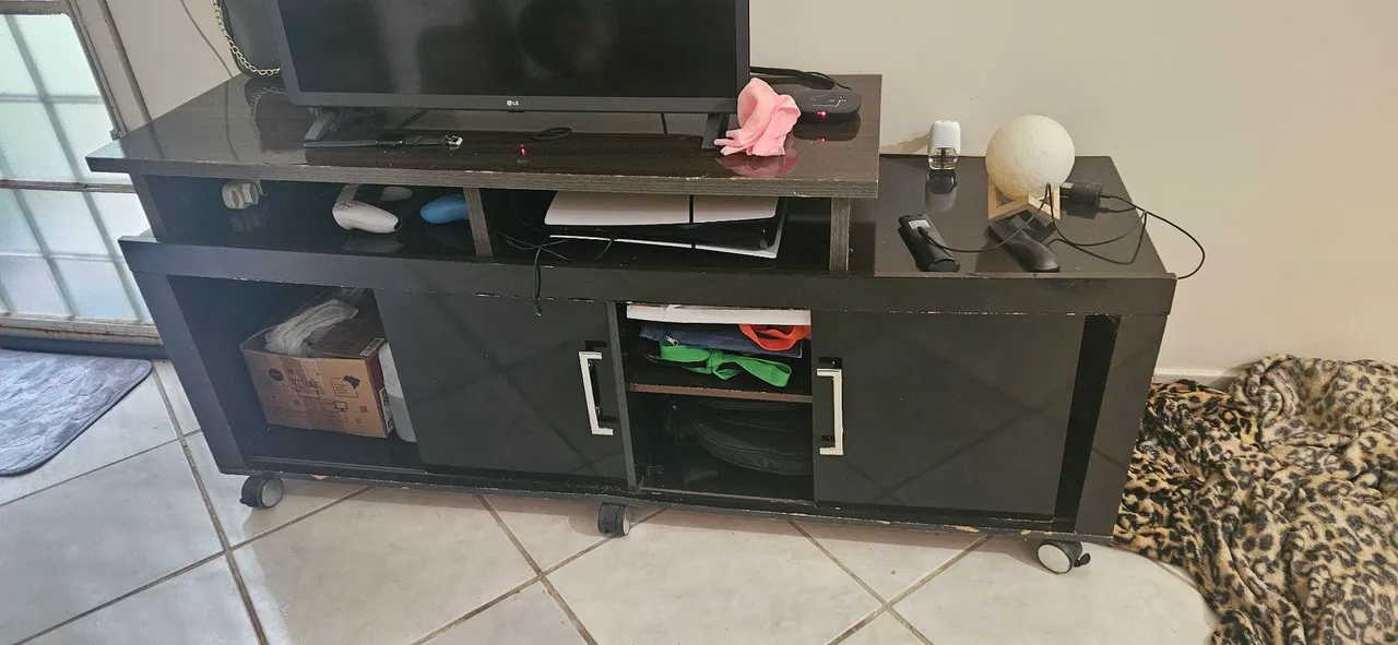 Rack Preto com Rodinhas