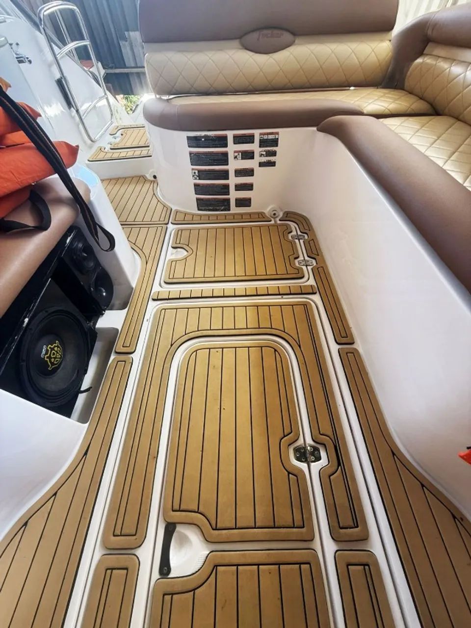 Lancha Focker 270 - Ano 2010 - Mercruiser 350MAG - 300Hp - Foto 12