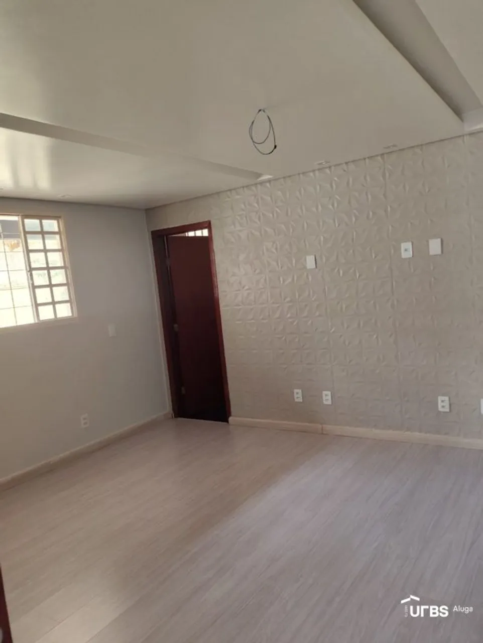 Casa Residencial, terrea, 04 quartos, sendo 01 suíte. Cozinha ampla e quintal.