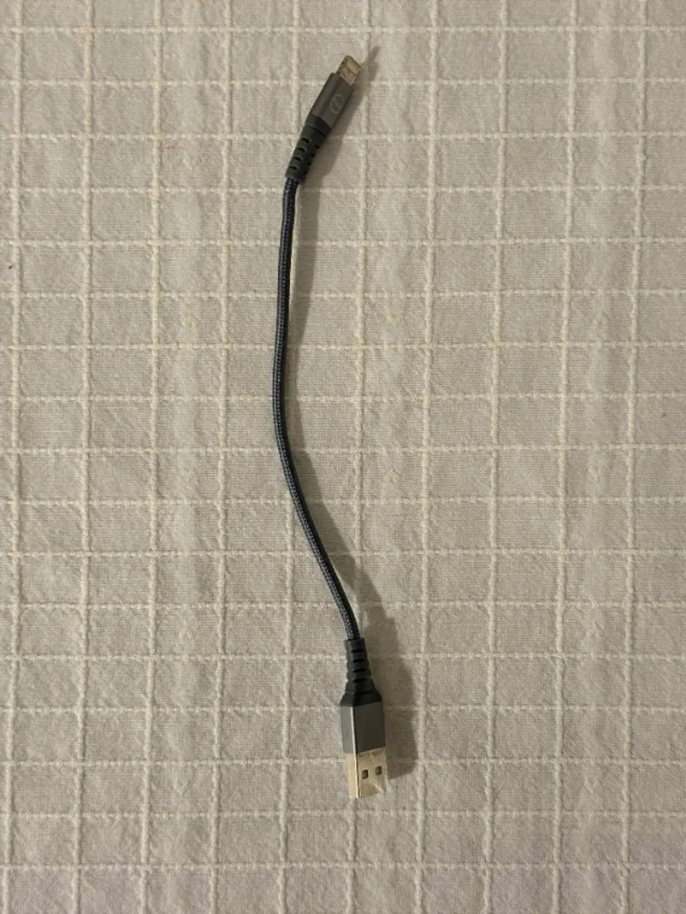 Cabo USB-A para Lightning 21cm iPlace