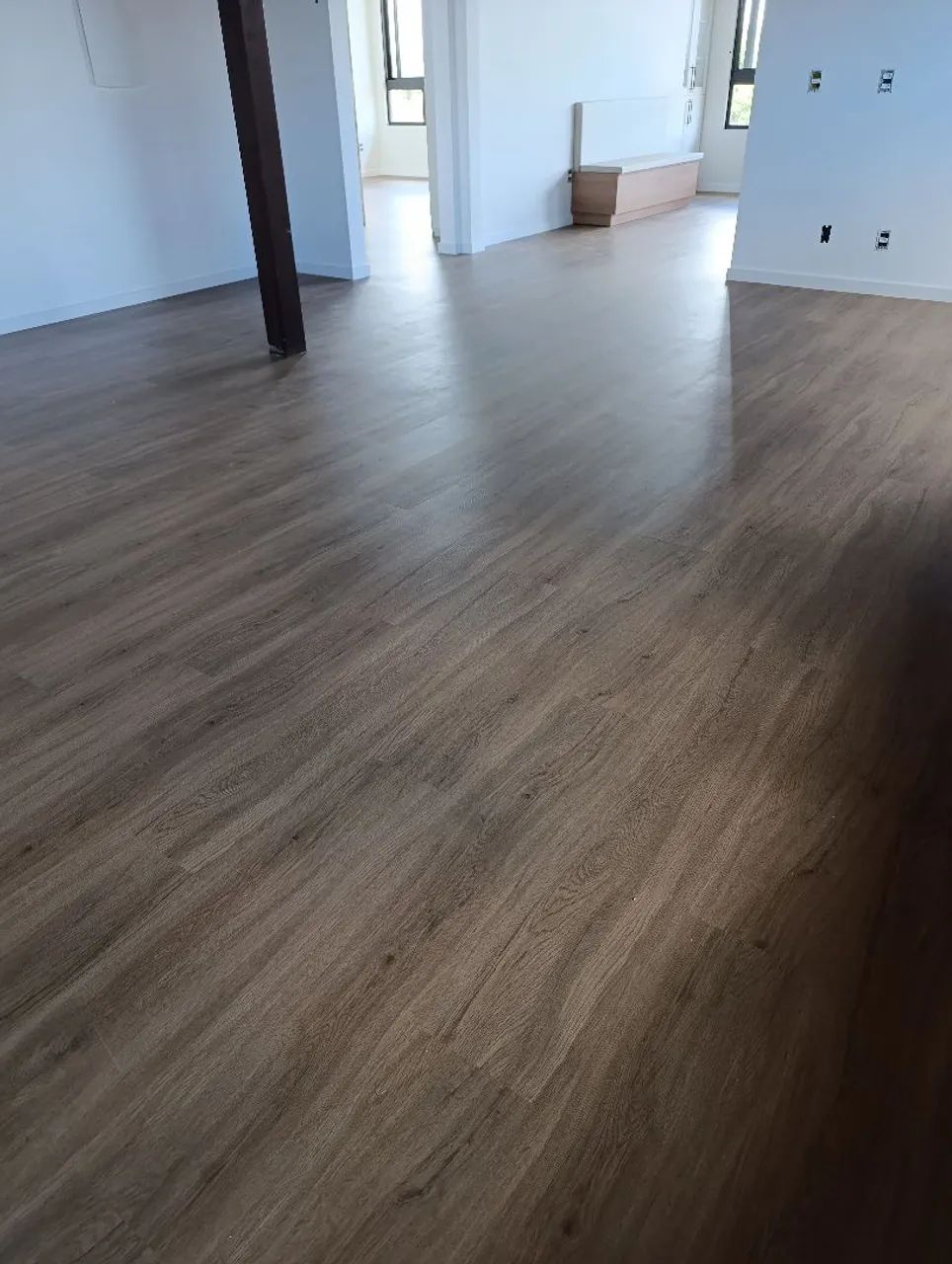 Piso Laminado, Piso Vinílico e Rodapé. - Foto 2