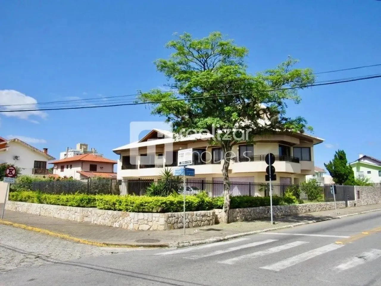 Casa comercial 600m2 no bairro Centro Palhoça