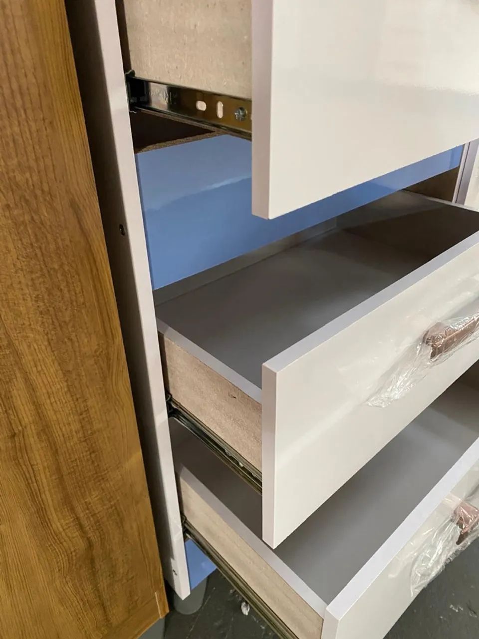 Cômoda moderna com gavetas e porta - entrego  - Foto 2
