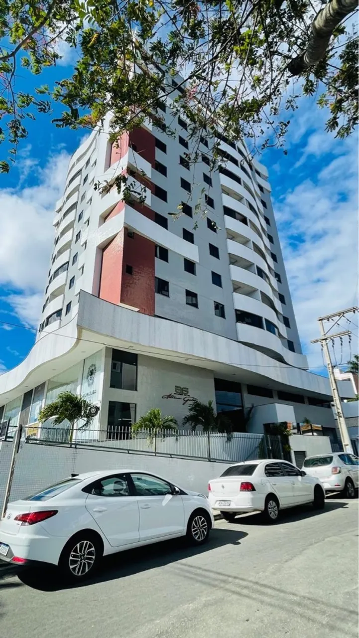 2/4, suíte, na OLIVIA, com elevador e portaria