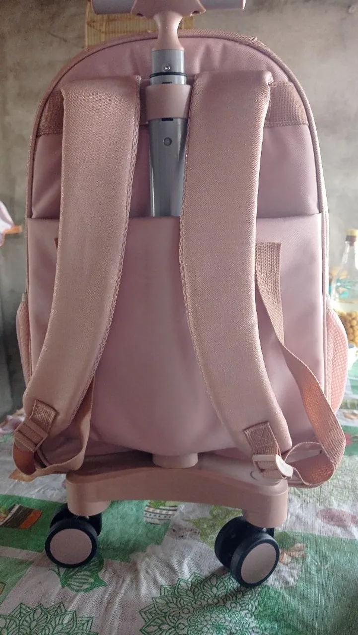 Mochila escolar com rodinhas