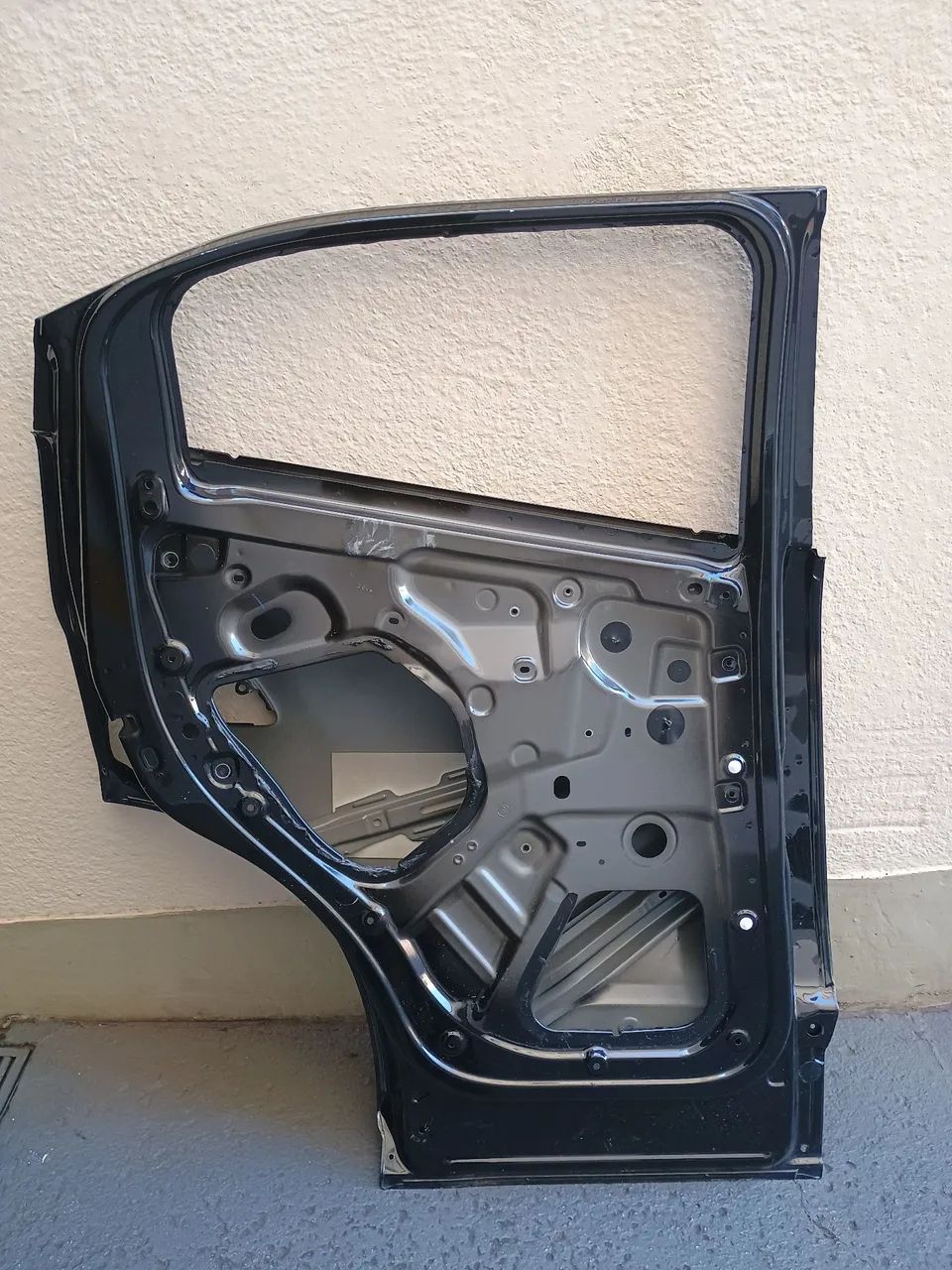 Porta traseira esquerda preta mini dolphin usada  - Foto 2