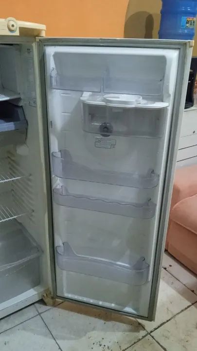 Geladeira com Dispenser de Água  - Foto 3