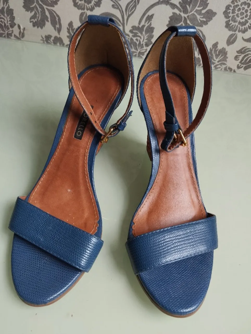 03 Sapatos marca Corello número 36 - 100 reais os 3 pares