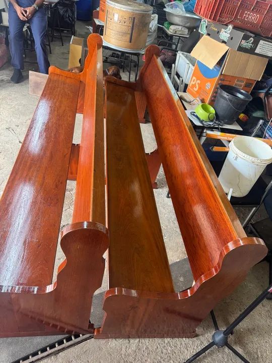 Banco de madeira maciça - ideal para igreja ou eventos - Foto 2