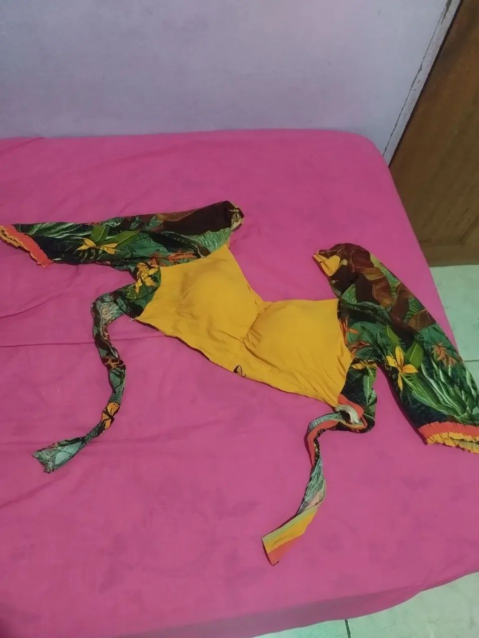 Vendo conjunto de cropped e calça estilo pantalona estampada  - Foto 3