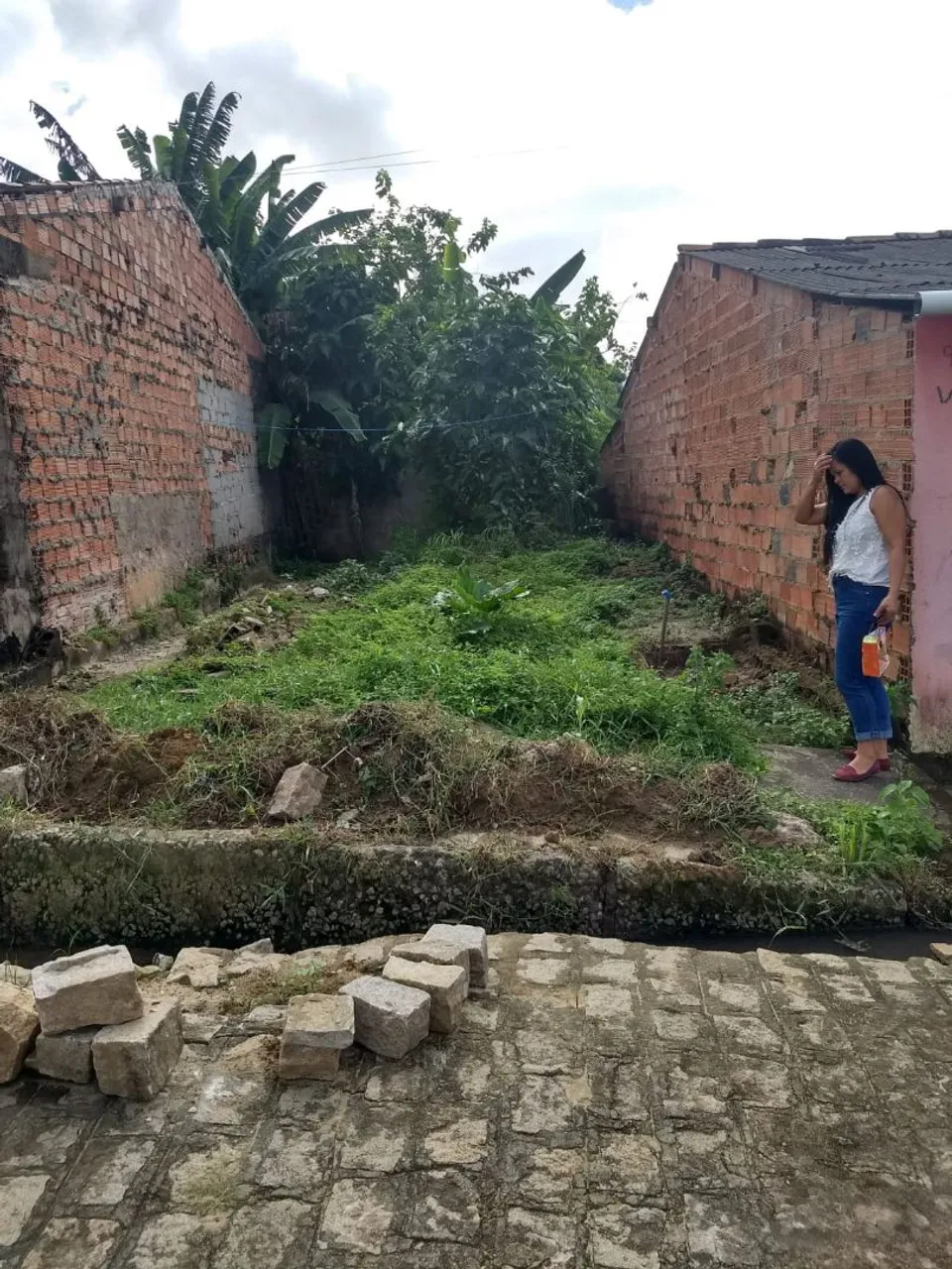 Vendo terreno, medindo 15 x 5, no cj Selma bandeira Benedito bentes, contato *46