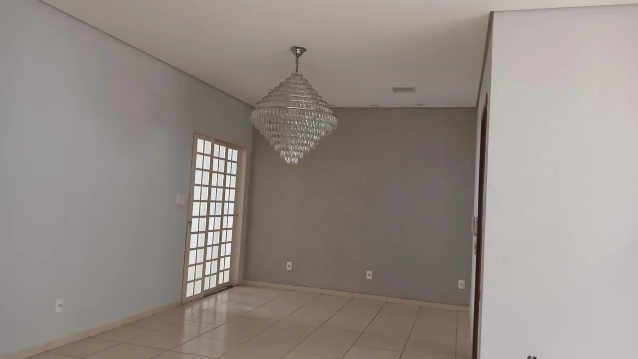 Vende-se Casa de rua fechada no bairro Santa Cruz 2 em Cuiabá MT