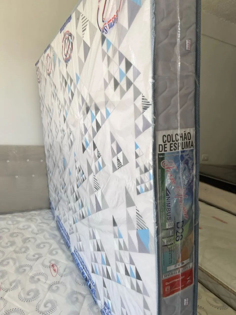 Colchão de Casal Espuma D28 Novo e Certificado pelo Inmetro - Foto 4