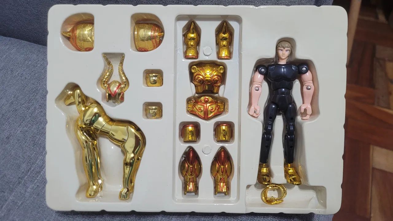 Boneco Shura de Capricórnio Bandai diecast vintage cavaleiros do zodíaco - Foto 5
