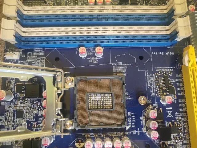 Placa Mãe Foxconn H61M-S (socket 1155) DDR3 - (Sem Espelho)  - Foto 4