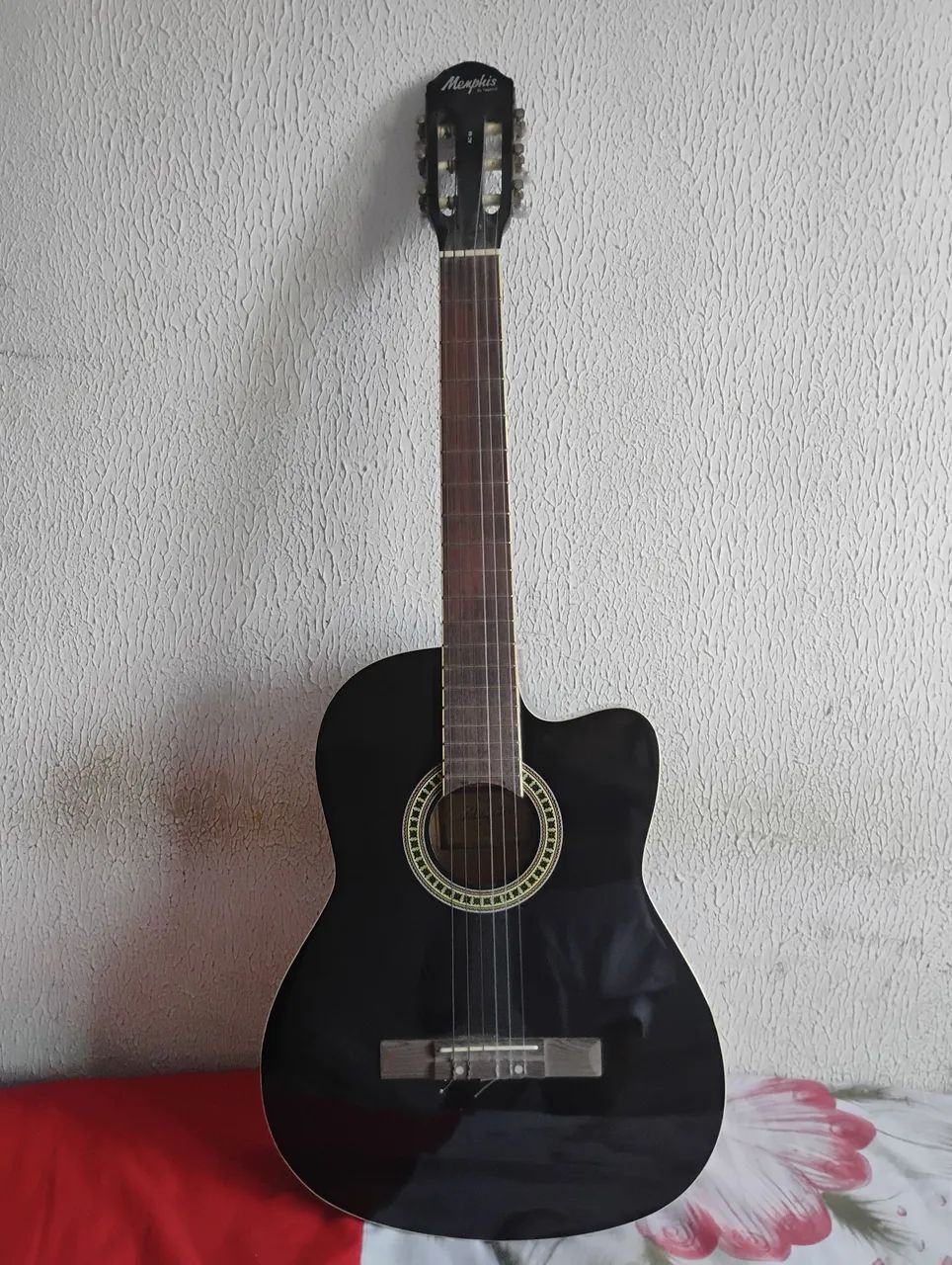 Violão usado só com arranhões, ótimo estado 