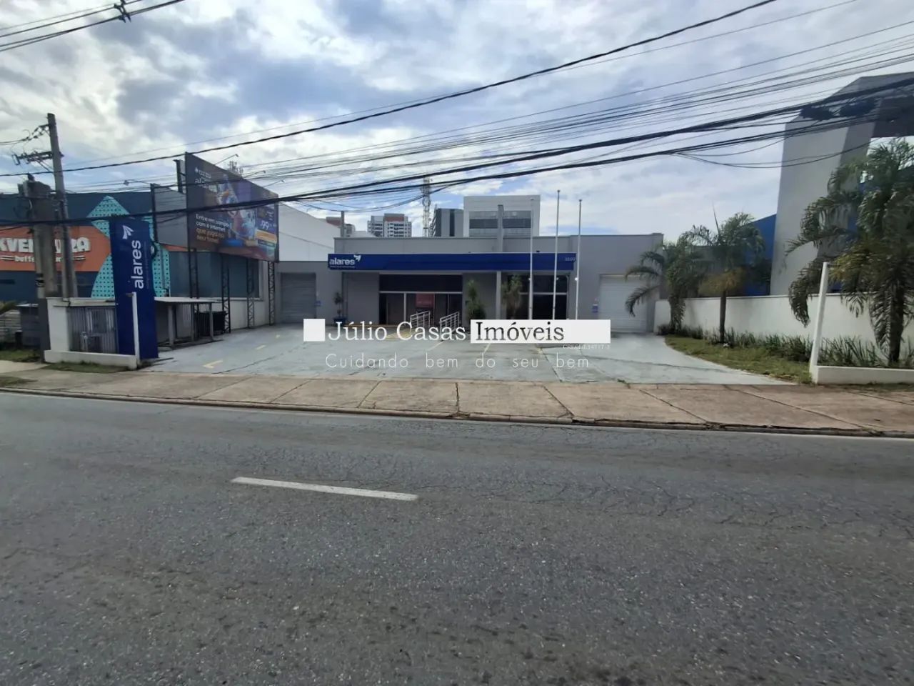 Galpão Comercial no Paço com 980m², 12 salas e 30 vagas de estacionamento