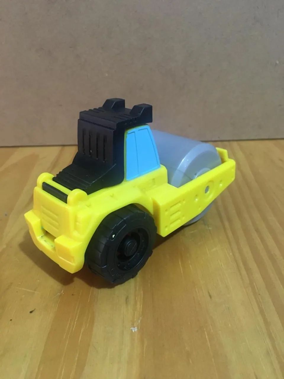 Trator para massinha Play Doh 