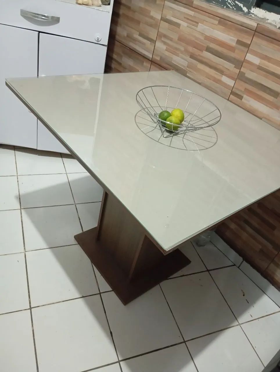 Mesa com quatro cadeiras  - Foto 2