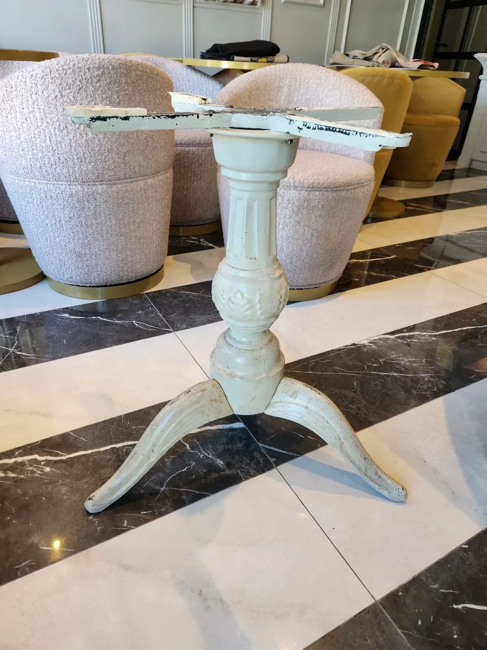 Pé de mesa ferro fundido pintado de branco