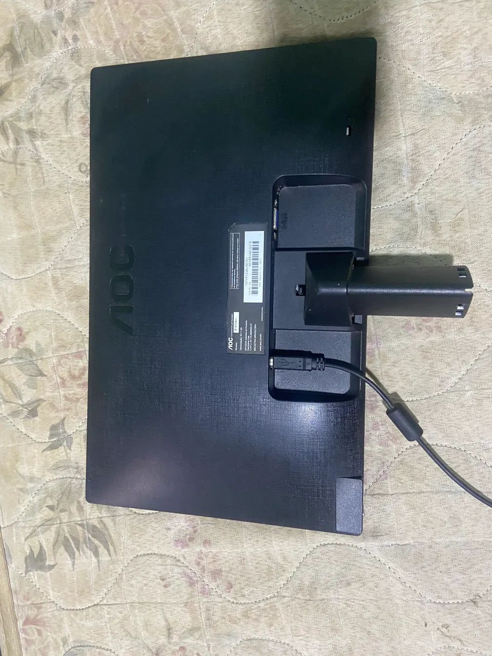 2 Monitores + Gabinete com Peças - Lote - Foto 3