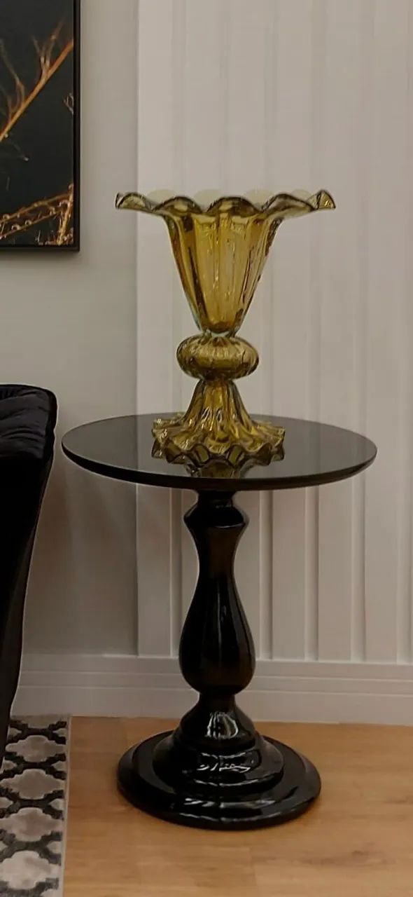 Mesa de canto em madeira maciça