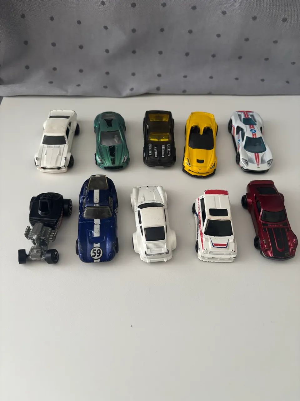 10 carrinhos hot wheels modelos aleatórios  - Foto 2
