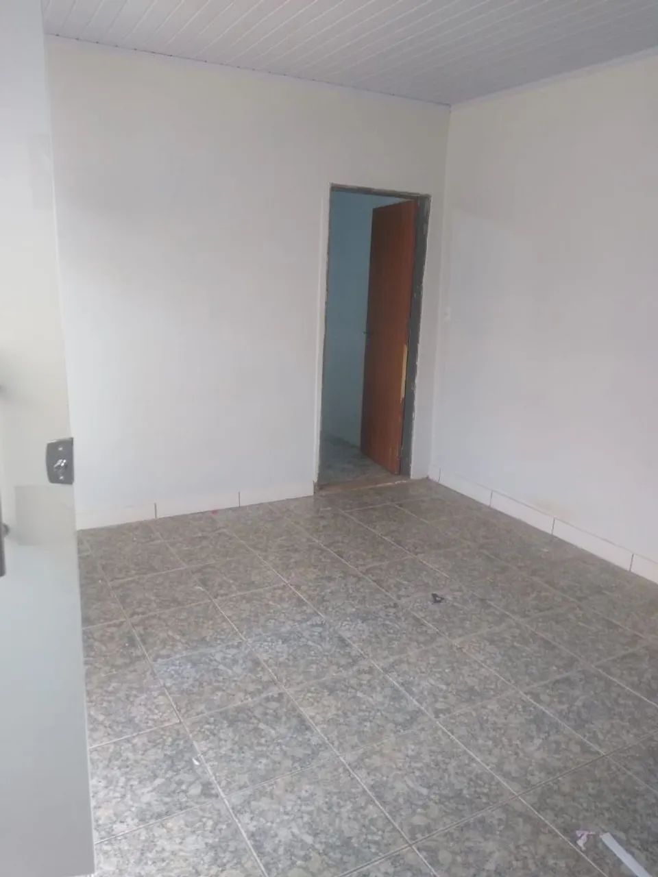 Aluguel barraco de fundos