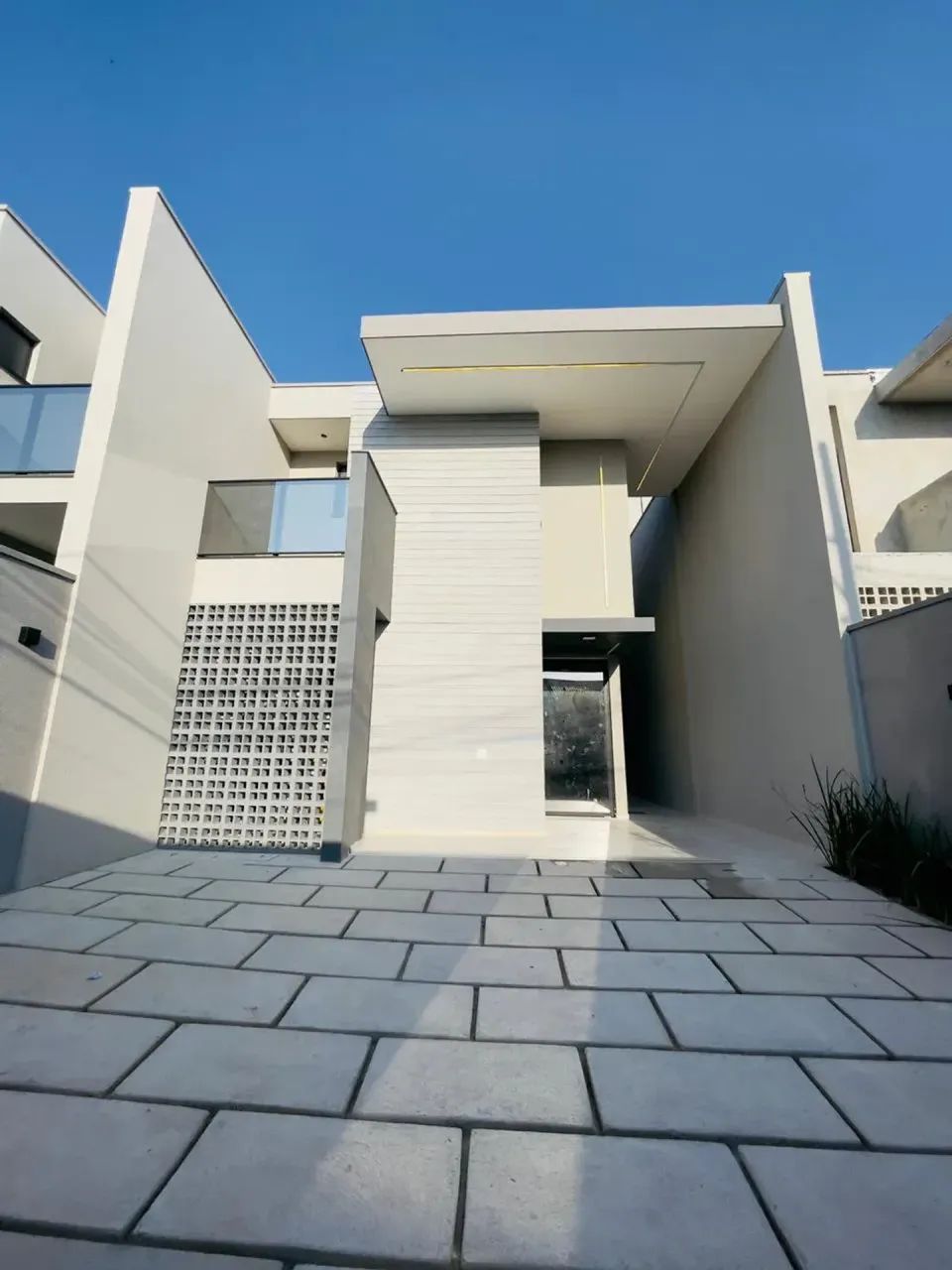 OPORTUNIDADE! CASA DUPLEX DE 152M² COM 3 QUARTOS