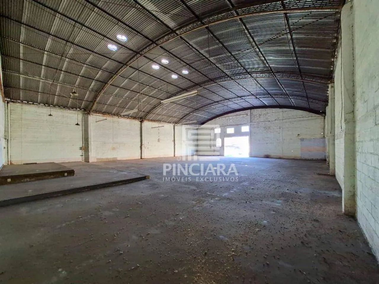 Galpão de 450 m² + Prédio comercial com loja de 100 m² e 3 salas em Vista Alegre, SG - Com - Foto 4