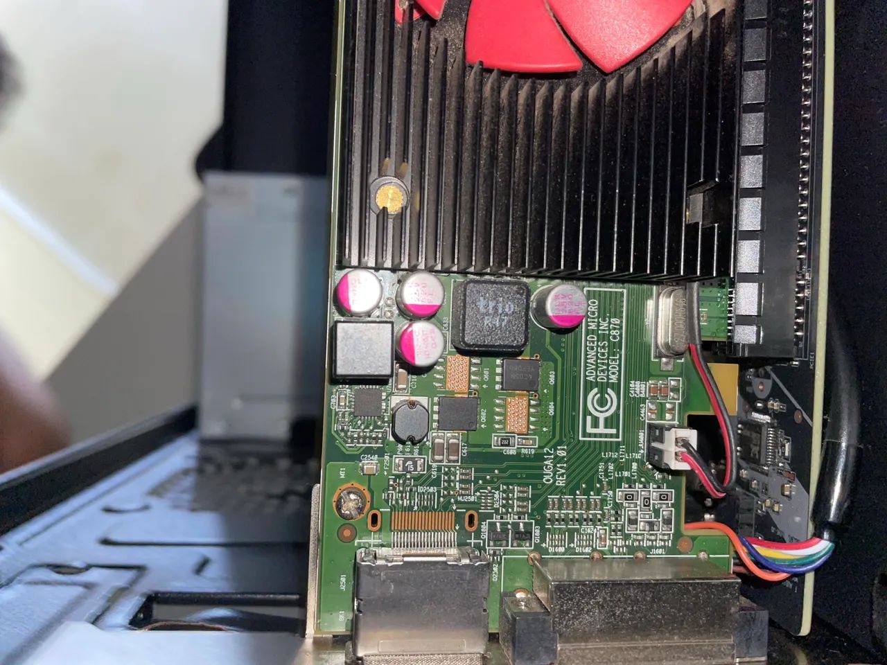 placas de video duas gt 210 e  uma amd r5 340x - Foto 2