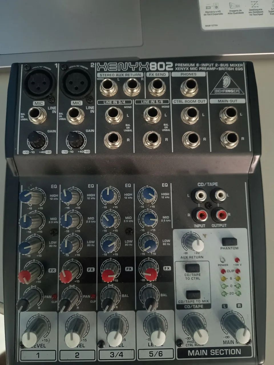 Mesa de som Behringer 802