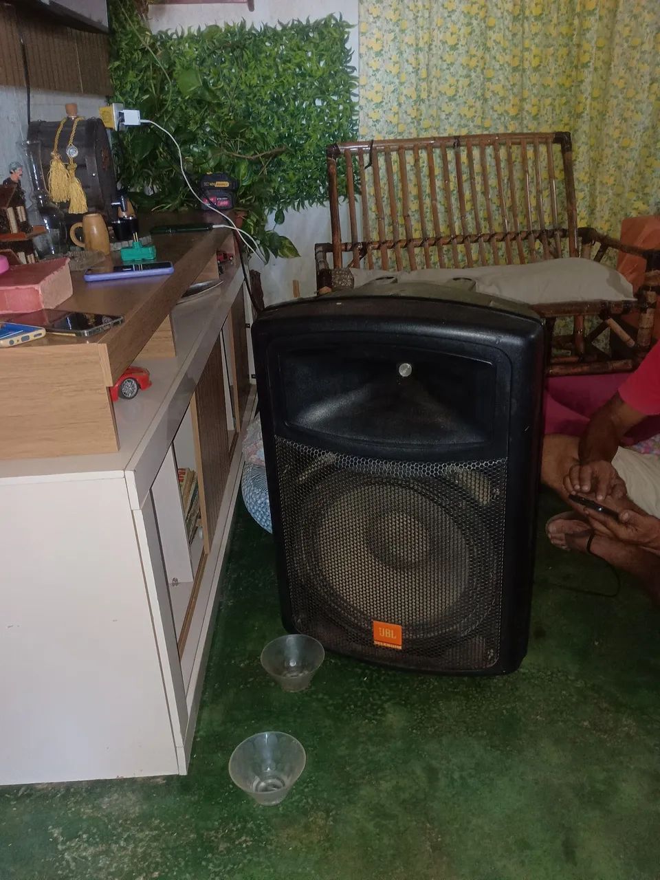 Vende-se caixa de som JBL