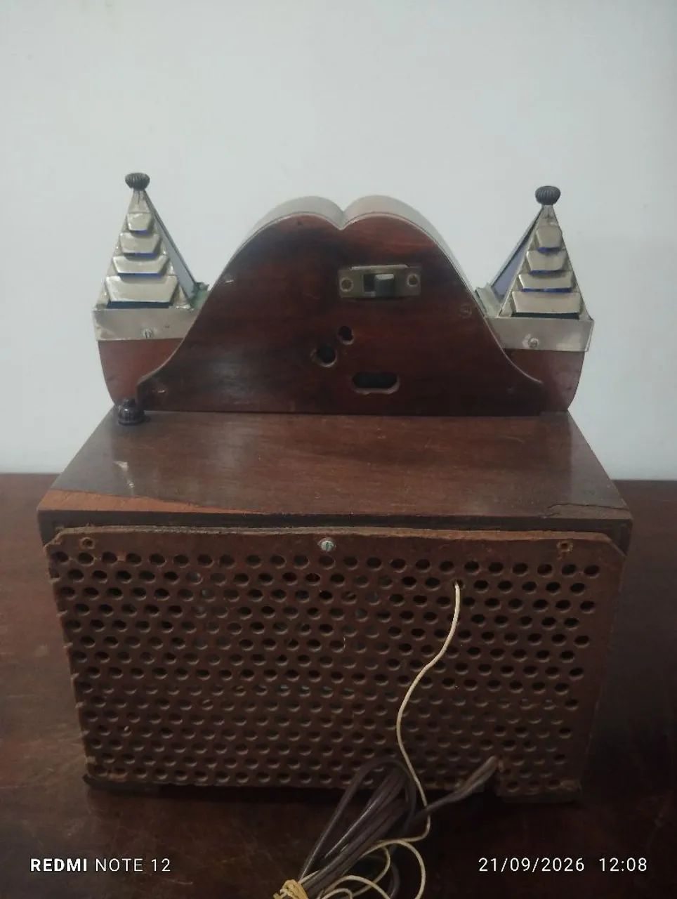 Rádio antigo valvulado com relógio - Foto 2