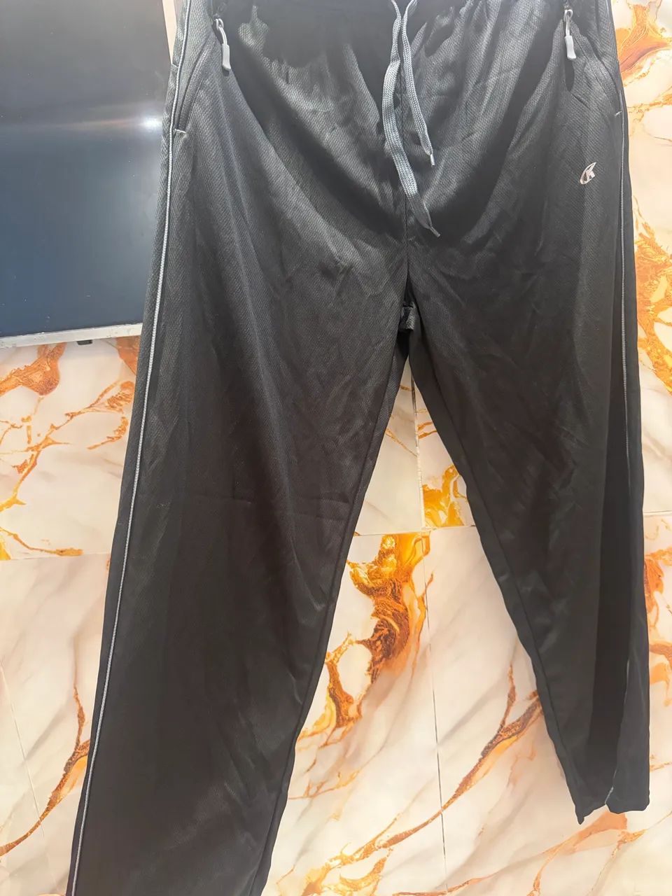 Calça comprada na Inglaterra tamanho G grande - Foto 2