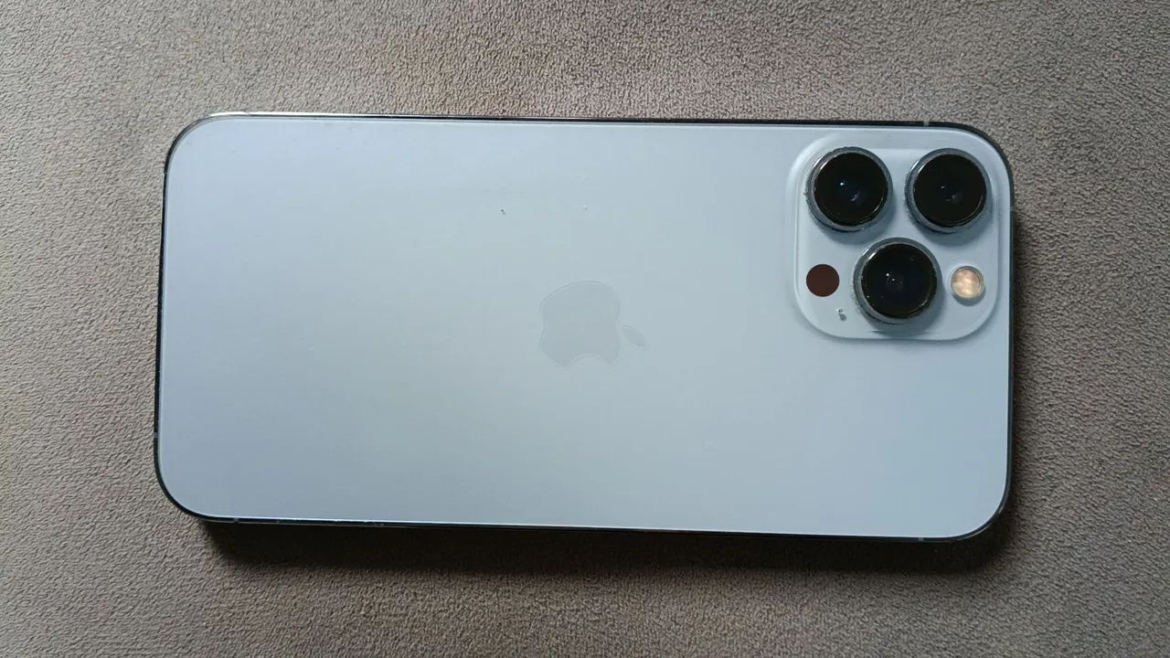 Vendo iPhone 13 Pro Max 256gb com 79% de bateria, - Foto 2