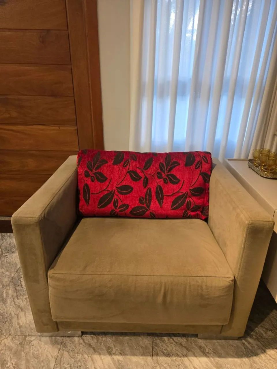 Poltrona confortável em veludo