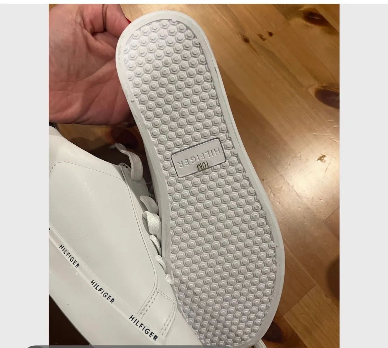 Tênis feminino Tommy Hilfiger 40 - Foto 2