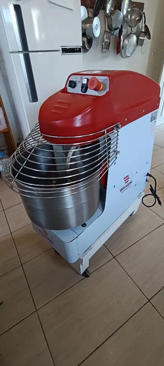 Masseira braesi 15kg ótimo estado, com carrinho.  - Foto 5