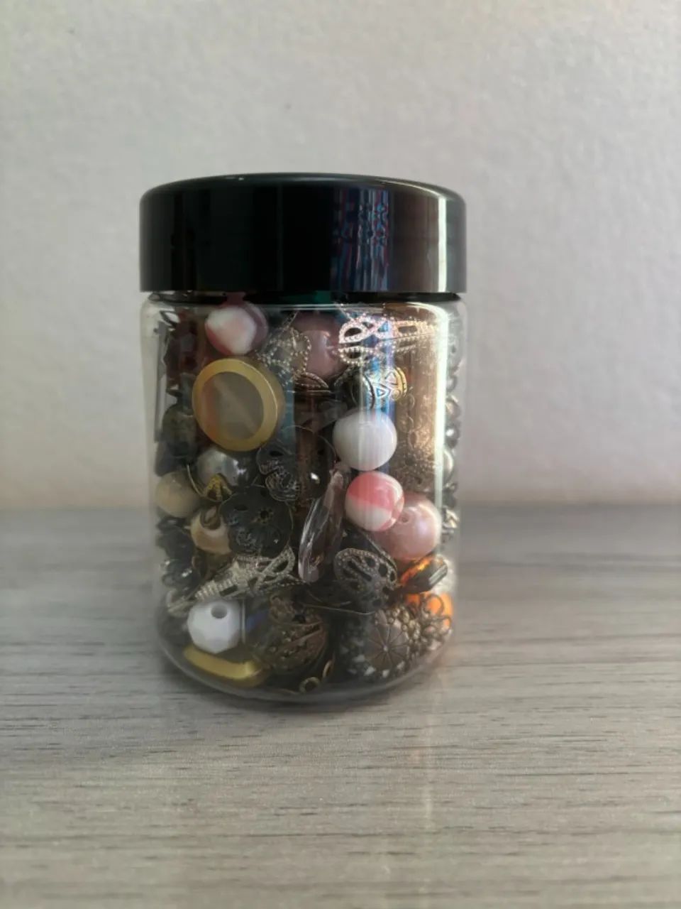 Pote de peças para artesanato 02.