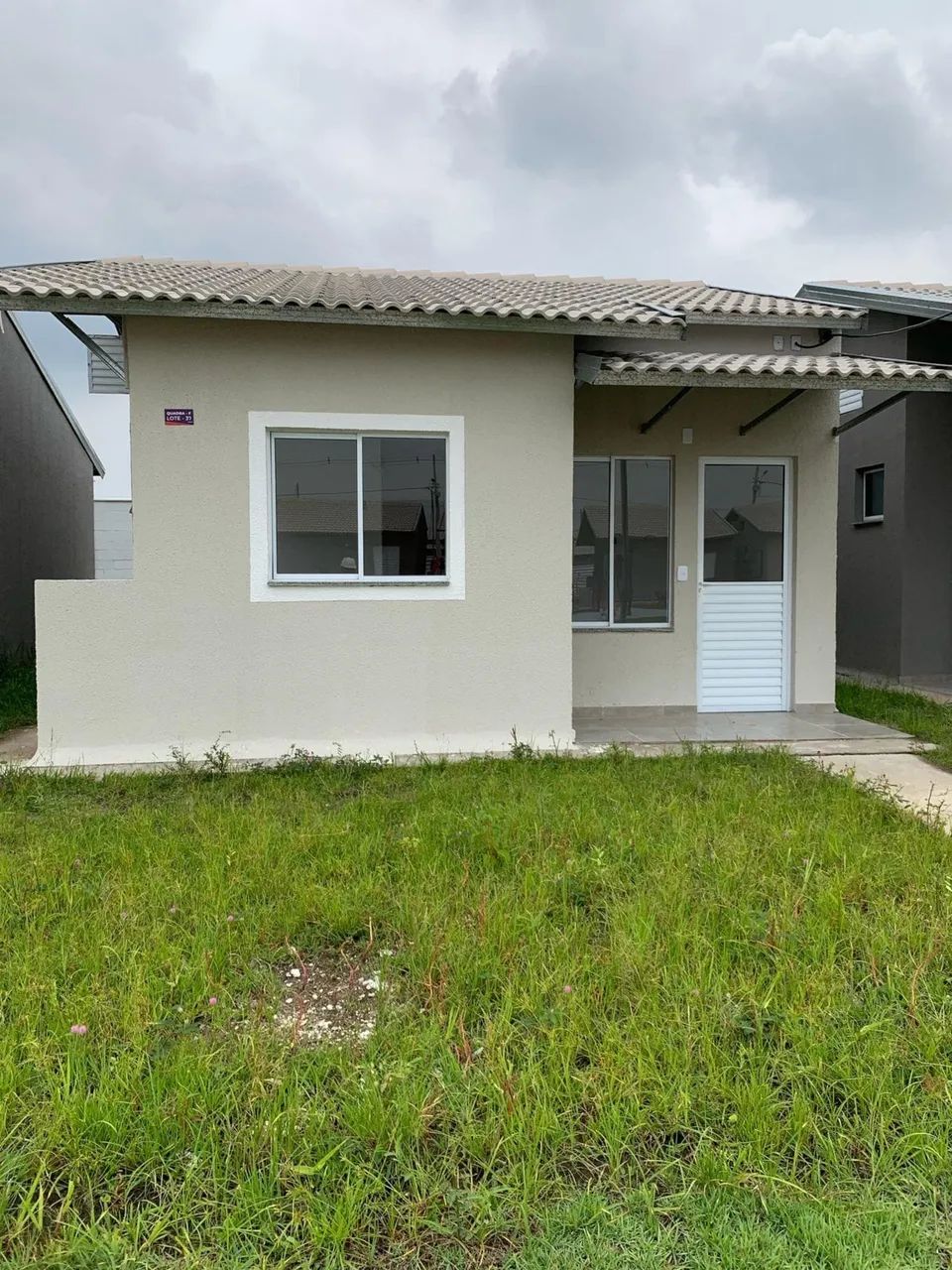 Casa com suite em condomínio 