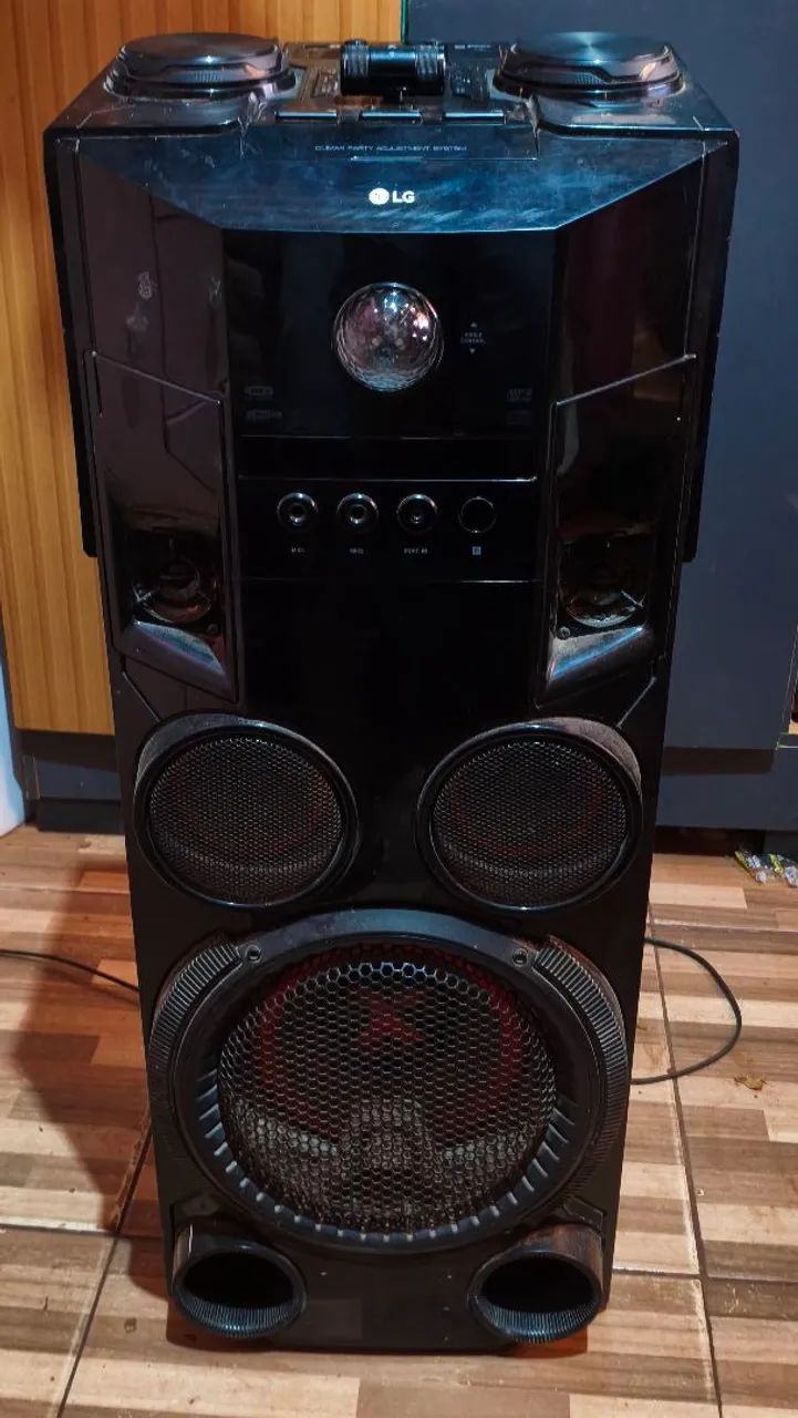 Caixa de som amplificada da LG Via bluetooth 