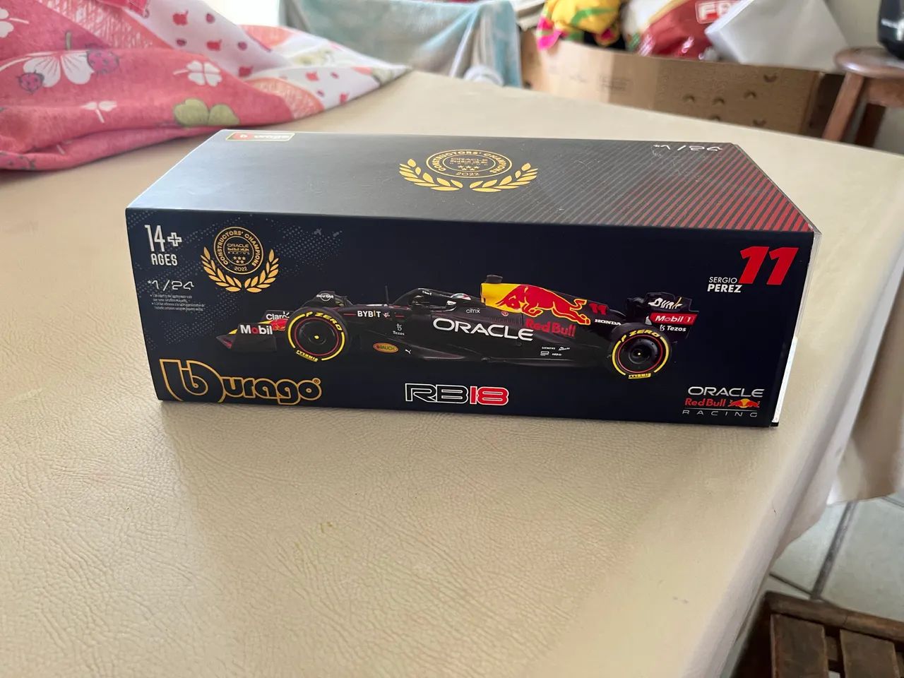 Carro Red bull Perez 1/24 Bburago