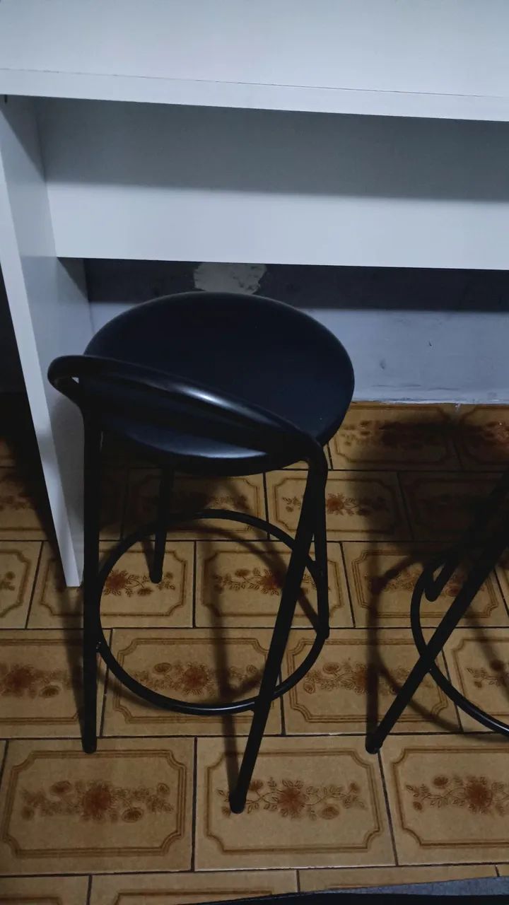 Mesa com banquetas - Foto 2