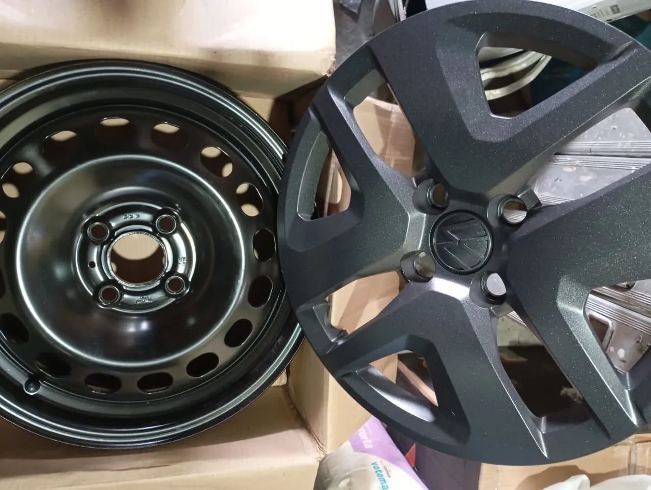 "Imperdível" Vendo rodas novas  com calotas  aro 15  / 4 x 100   - Foto 3